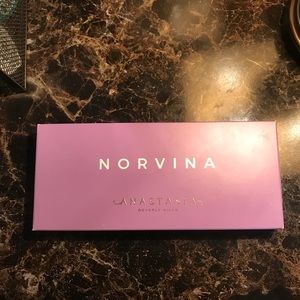 Norvina eyeshadow palette